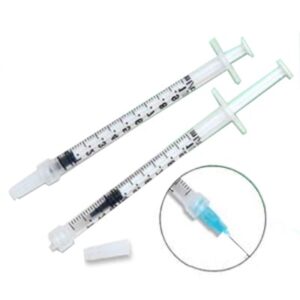 Jeringas. De plástico. Con pivote tipo luer lock estériles y desechables. Capacidad 20 ml escala graduada en ml divisiones de 5.0 y subdivisiones de 1.0. Con aguja de: Longitud: 38 mm Calibre: 20 G. Pieza.