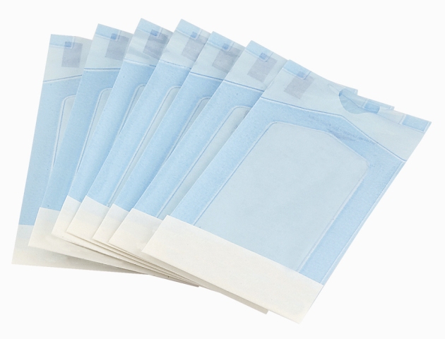 Bolsas. Bolsa de papel grado médico con porosidad controlada hidrófugo para esterilizar con gas o vapor. Con o sin tratamiento antibacteriano con reactivo químico impreso y película plástica transparente termosoldable de: 20.0 x 42.0 cm. Envase con 1000 piezas.