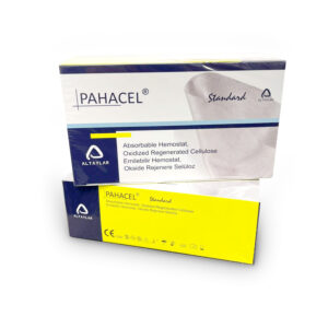 Hemostáticos. Malla de celulosa oxidada regenerada de rayón con propiedad bactericida. Hemostático tópico absorbible por hidrólisis.; fina malla de celulosa oxidada regenerada con proceso de cardado que permite separarlo en capas y ser versátil su uso en diferentes tejidos. Contenido de carboxilo 18-24% con capacidad de reducir el pH de la sangre <4.0 que le concede propiedad bactericida para control de sangrado capilar y venoso así como de pequeñas hemorragias arteriales. Producto esterilizado por medio de radiación Gamma producto no reutilizable y no reesterilizable. Medidas: 2.5 x 5.1 cm Pieza