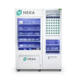 Máquina expendedora farmacéutica médica extra grande, tipo Smart Vending, diseñada para la dispensación automatizada de medicamentos, material de curación e insumos médicos en hospitales, clínicas, farmacias institucionales y centros de salud. Cuenta con pantalla táctil, sistema de control inteligente de inventarios y estructura robusta de uso intensivo, ideal para entornos hospitalarios donde se requiere trazabilidad, seguridad y disponibilidad 24/7. Solución óptima para instituciones públicas, licitaciones y mercado privado, reduciendo pérdidas, optimizando tiempos de suministro y mejorando el control de insumos médicos.